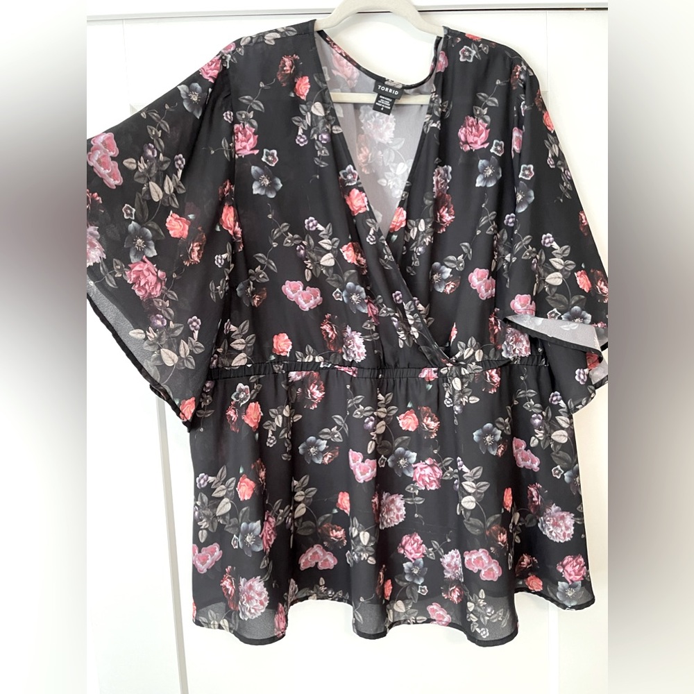 Torrid | Size 4 |  Floral Babydoll Blouse w/Flowy Sleeves
